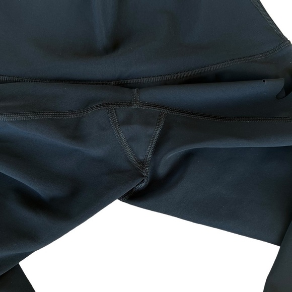ALO Yoga Black Ripped Warrior Full Length Leggings High Waist Small GUC - Picture 10 of 12